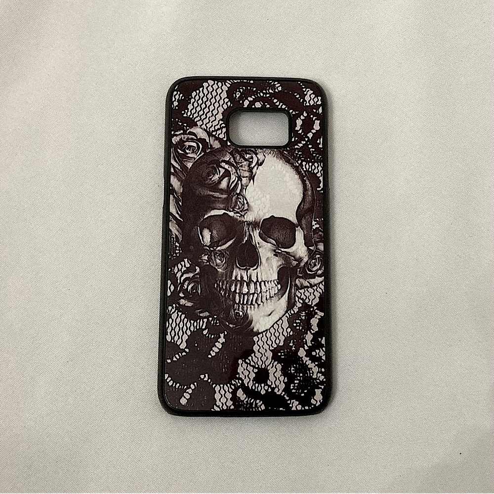 Skull And Roses Phone Case